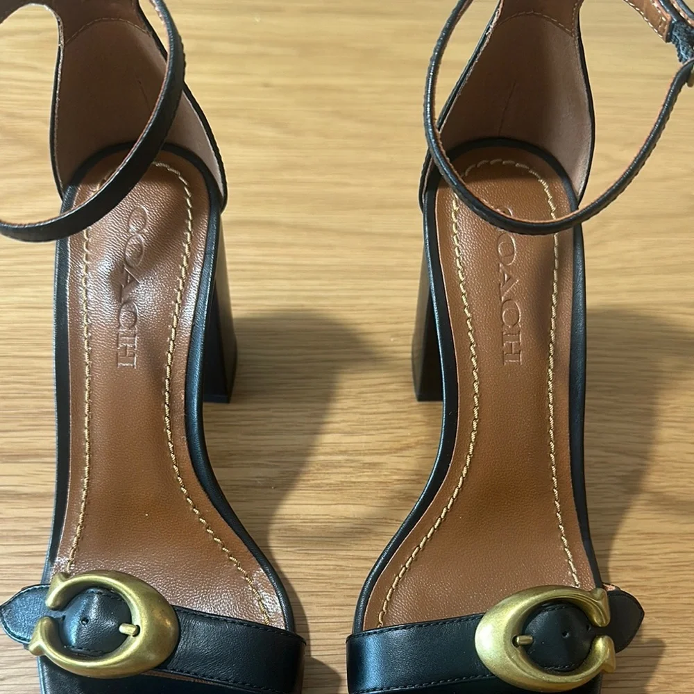 Coach Maya Sandal - Picture 3 of 12